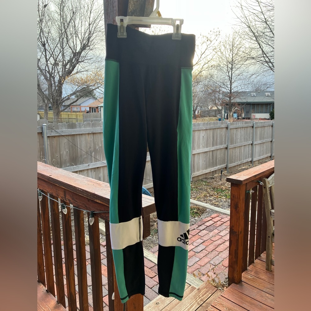 Women’s Adidas tights size XS. Inseam 25”. Hidden pocket in waist band.